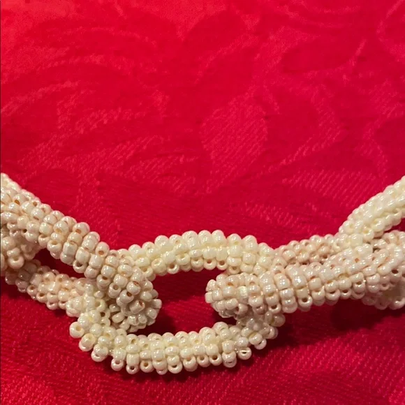 Elegant Cream Beaded Necklace with robe detail - Picture 2 of 13